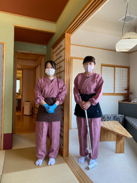 温泉旅館スタッフ